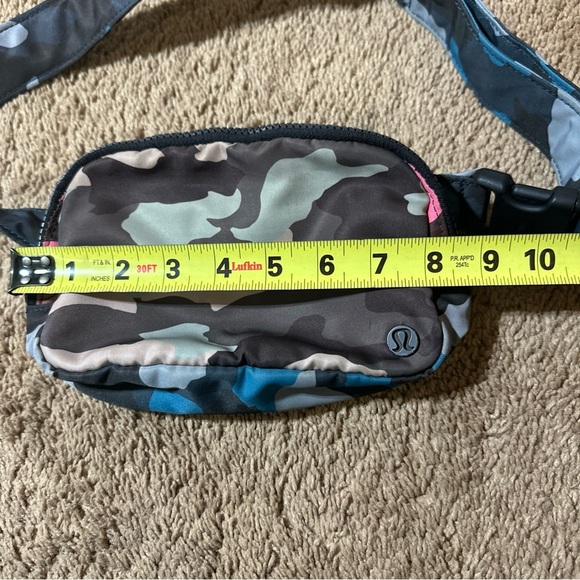 Lululemon Womens Everywhere Belt Bag Heritage Camo Brown Blue Pink Green - Picture 4 of 16
